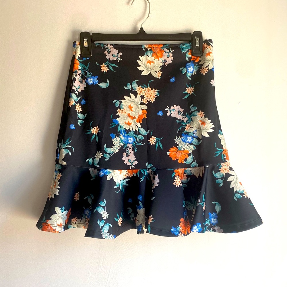 ♣️ 3/$20 SuiteBlanco black floral mini skirt